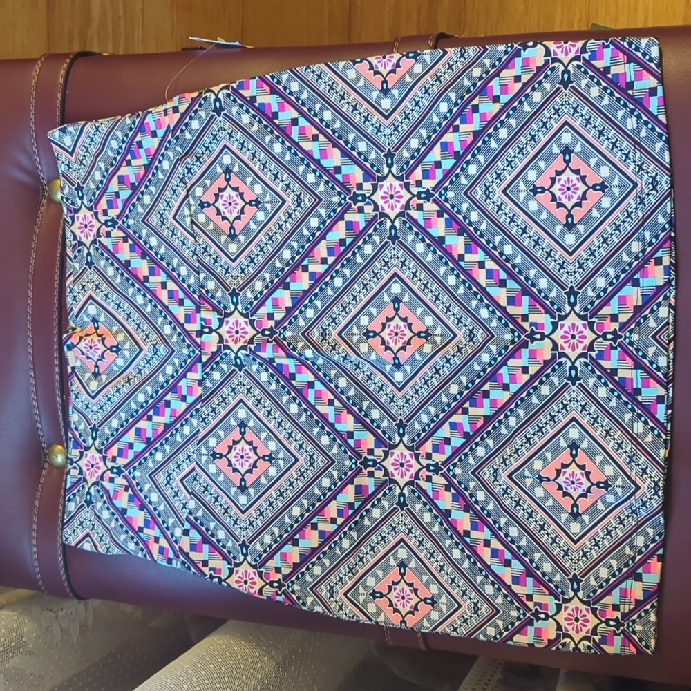 Skirt with vibrant print